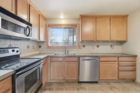 Kitchen - 11516 E 37th Ave, Spokane Valley, WA 99206 photo 3 of 4