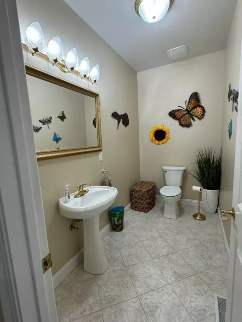 Bath - 6919 E Spangle-waverly Rd, Spangle, WA 99031 photo 2 of 3