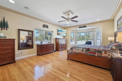 Bedroom - 6919 E Spangle-waverly Rd, Spangle, WA 99031 photo 1 of 4