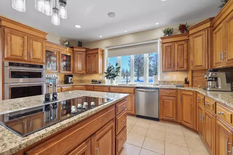 Kitchen - 6919 E Spangle-waverly Rd, Spangle, WA 99031 photo 2 of 4