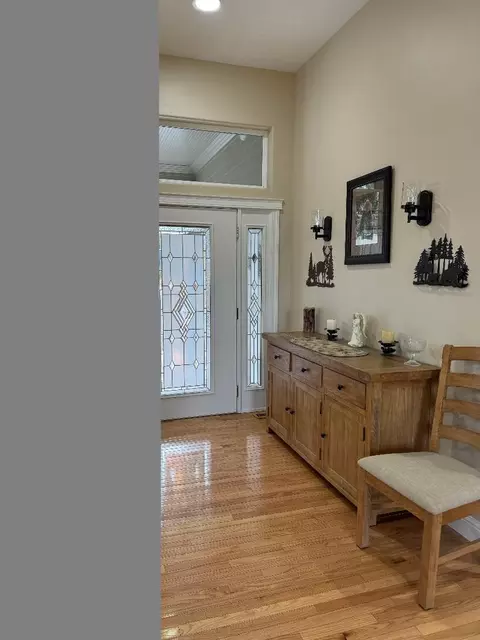 Entry Way - 6919 E Spangle-waverly Rd, Spangle, WA 99031 photo 4 of 6