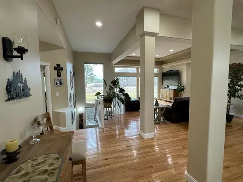 Entry Way - 6919 E Spangle-waverly Rd, Spangle, WA 99031 photo 3 of 6
