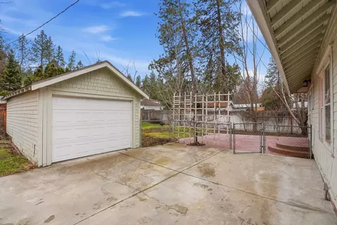 Exterior - 1314 E 17th Ave, Spokane, WA 99203 photo 4 of 11
