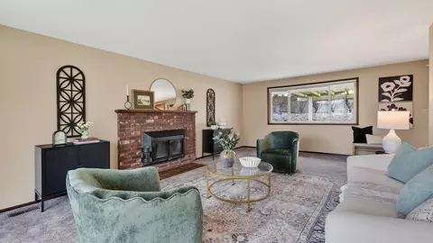 Living - 2707 E Player Dr, Spokane, WA 99223 photo 2 of 6