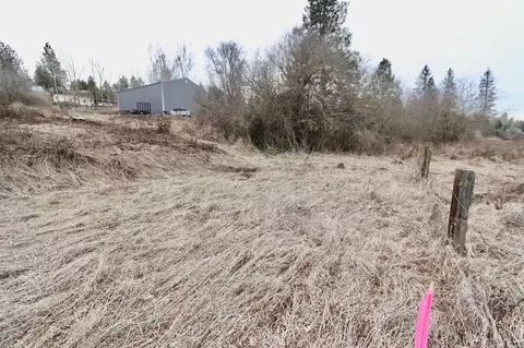 427 NE Stringham Rd, Rockford, WA 99030
