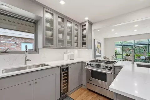 Kitchen - 1704 E 35th Ave, Spokane, WA 99203 photo 3 of 5