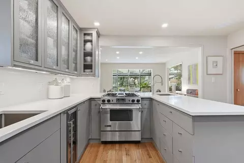 Kitchen - 1704 E 35th Ave, Spokane, WA 99203 photo 4 of 5
