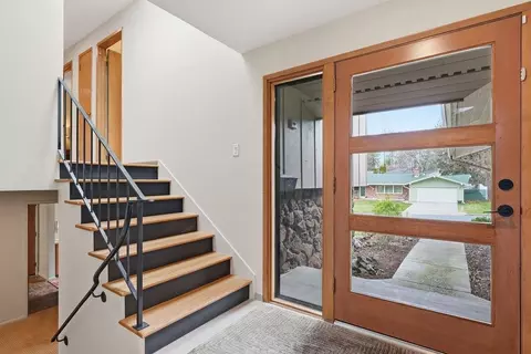 Entry Way - 1704 E 35th Ave, Spokane, WA 99203 photo 2 of 6