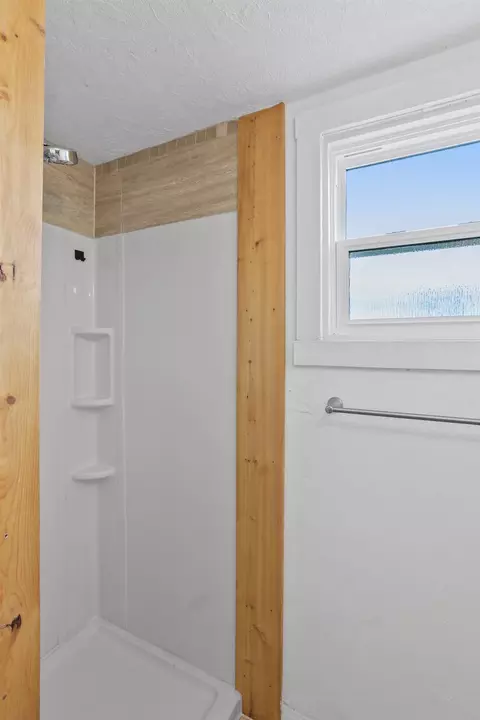 Bath - 1324 E Broad Ave, Spokane, WA 99207 photo 2 of 2