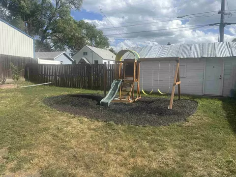 Exterior - 1324 E Broad Ave, Spokane, WA 99207 photo 3 of 4