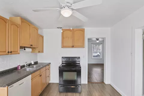 Kitchen - 1324 E Broad Ave, Spokane, WA 99207 photo 2 of 3