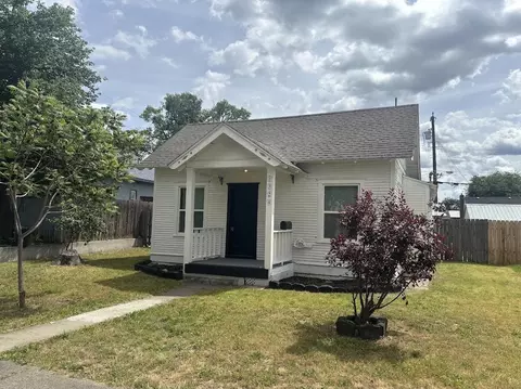 Exterior - 1324 E Broad Ave, Spokane, WA 99207 photo 2 of 4