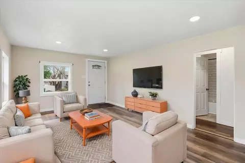 Living - 3219 E 36th Ave, Spokane, WA 99223 photo 3 of 5