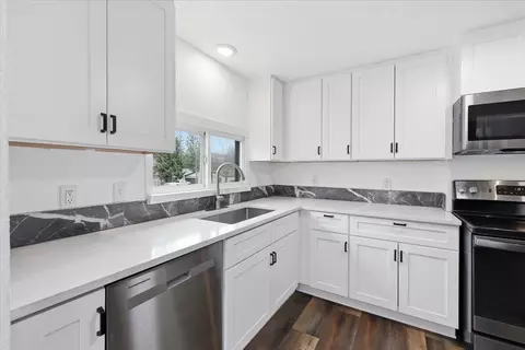 Kitchen - 3219 E 36th Ave, Spokane, WA 99223 photo 2 of 2
