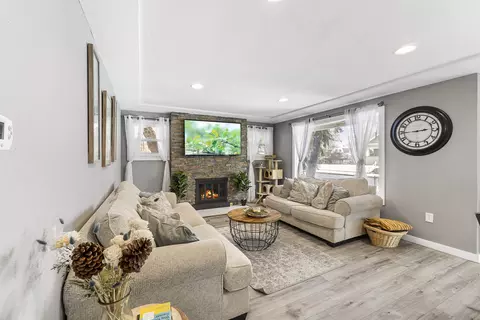 Living - 942 E Baldwin Ave, Spokane, WA 99207 photo 2 of 3