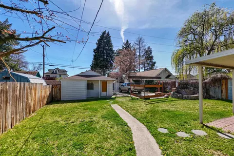 Exterior - 942 E Baldwin Ave, Spokane, WA 99207 photo 7 of 8
