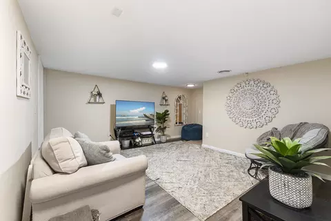 Living - 942 E Baldwin Ave, Spokane, WA 99207 photo 3 of 3