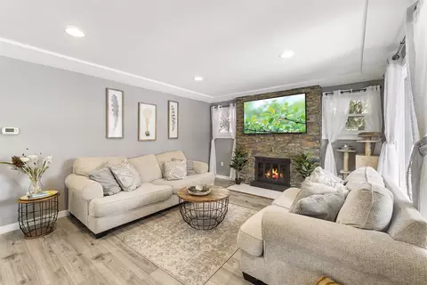Living - 942 E Baldwin Ave, Spokane, WA 99207 photo 1 of 3