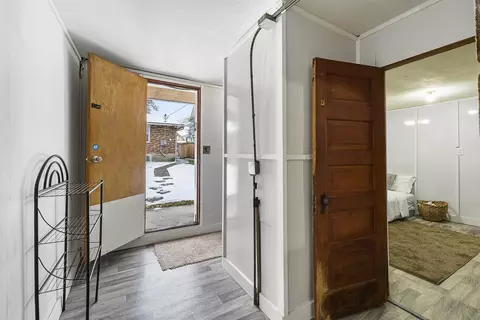 Entry Way - 942 E Baldwin Ave, Spokane, WA 99207 photo 4 of 5