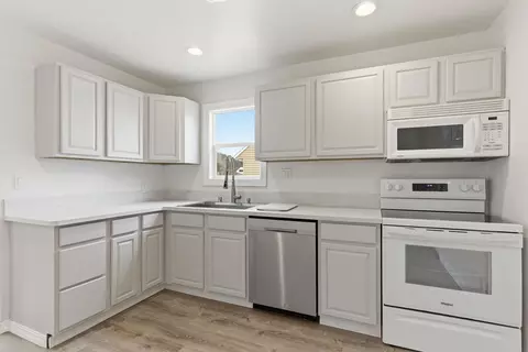 Kitchen - 3832 E Grace Ave, Spokane, WA 99217 photo 1 of 2