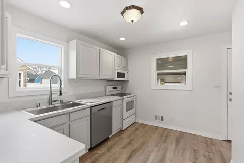 Kitchen - 3832 E Grace Ave, Spokane, WA 99217 photo 2 of 2