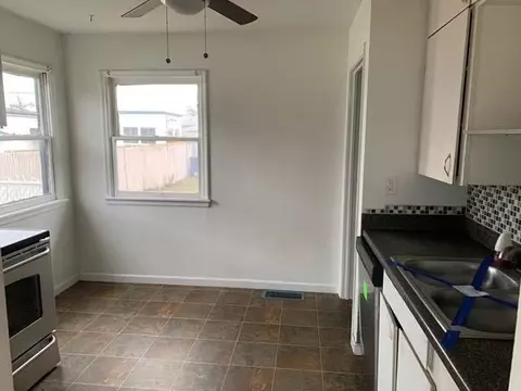 Kitchen - 1415 E Dalke Ave, Spokane, WA 99208 photo 2 of 3