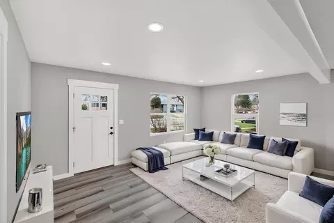 Living - 915 E 34th Ave, Spokane, WA 99203 photo 1 of 1