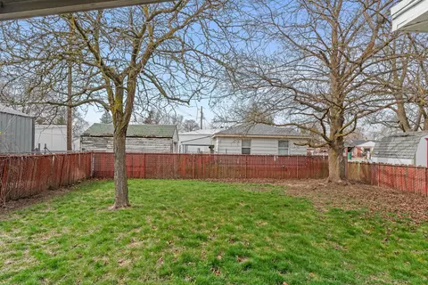Exterior - 1323 N Bowman Rd, Spokane Valley, WA 99212 photo 9 of 10