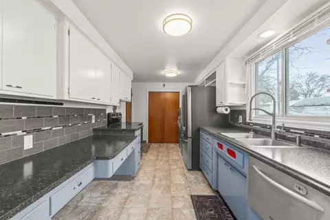Kitchen - 1323 N Bowman Rd, Spokane Valley, WA 99212 photo 1 of 2