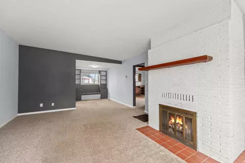 Living - 1323 N Bowman Rd, Spokane Valley, WA 99212 photo 2 of 3