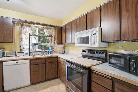 Kitchen - 702 E Calkins Dr, Spokane, WA 99208 photo 2 of 2