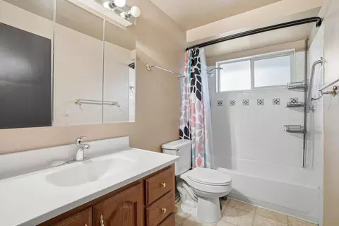 Bath - 702 E Calkins Dr, Spokane, WA 99208 photo 1 of 2
