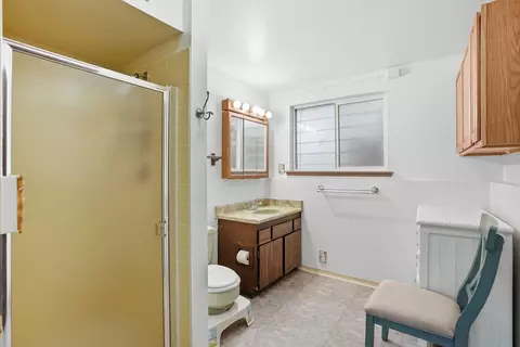 Bath - 702 E Calkins Dr, Spokane, WA 99208 photo 2 of 2