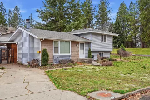 Exterior - 702 E Calkins Dr, Spokane, WA 99208 photo 3 of 6