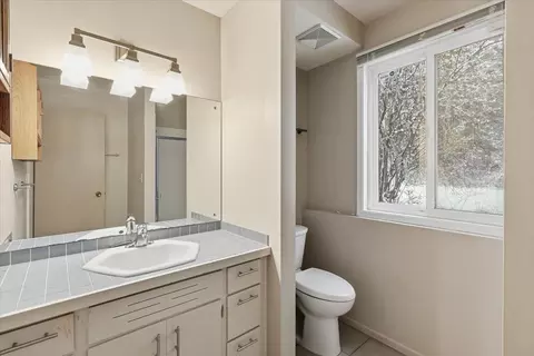 Bath - 1829 E Pinecrest Rd, Spokane, WA 99203 photo 4 of 4