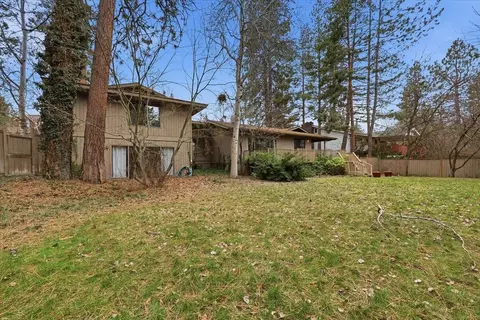 Exterior - 1829 E Pinecrest Rd, Spokane, WA 99203 photo 7 of 8