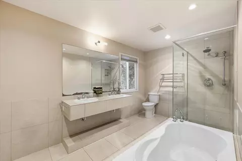 Bath - 1829 E Pinecrest Rd, Spokane, WA 99203 photo 1 of 4