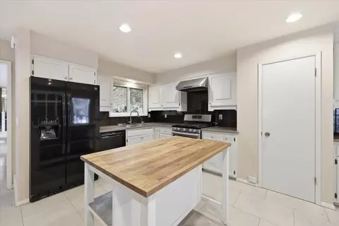 Kitchen - 1829 E Pinecrest Rd, Spokane, WA 99203 photo 2 of 4
