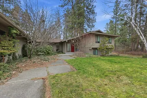 Exterior - 1829 E Pinecrest Rd, Spokane, WA 99203 photo 2 of 8