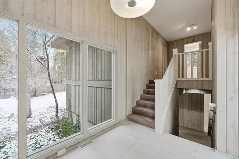 Entry Way - 1829 E Pinecrest Rd, Spokane, WA 99203 photo 3 of 6