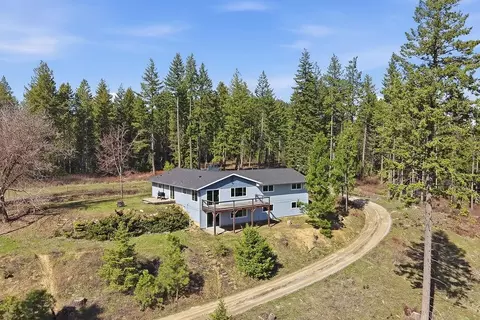 4724 Price Apt B Rd, Clayton, WA 99110