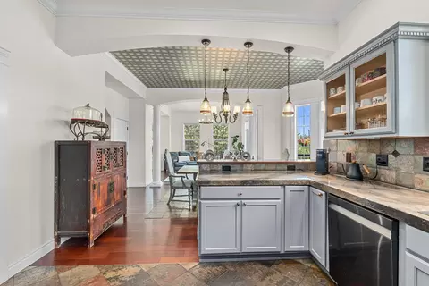 Kitchen - 12101 E Randall Rd, Mead, WA 99021 photo 3 of 5