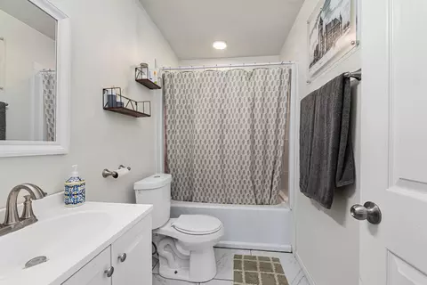 Bath - 12101 E Randall Rd, Mead, WA 99021 photo 5 of 6