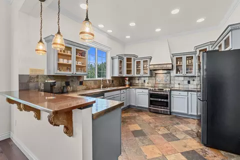 Kitchen - 12101 E Randall Rd, Mead, WA 99021 photo 1 of 5