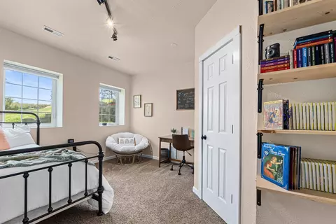 Bedroom - 12101 E Randall Rd, Mead, WA 99021 photo 2 of 4