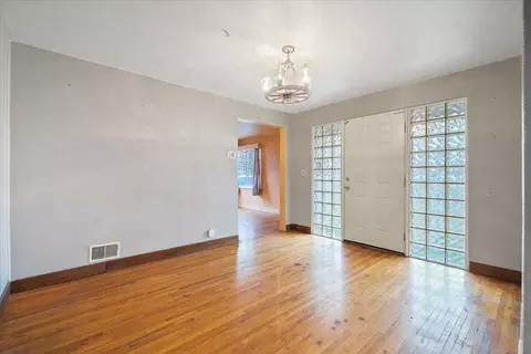 Living - 42 Everett Ave, Spokane, WA 99207 photo 4 of 6