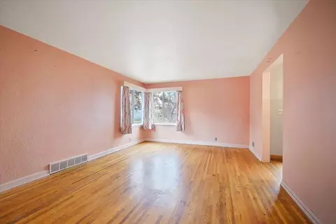 Living - 42 Everett Ave, Spokane, WA 99207 photo 2 of 6