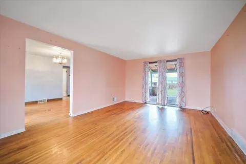 Living - 42 Everett Ave, Spokane, WA 99207 photo 3 of 6