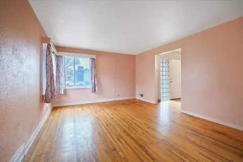 Living - 42 Everett Ave, Spokane, WA 99207 photo 1 of 6