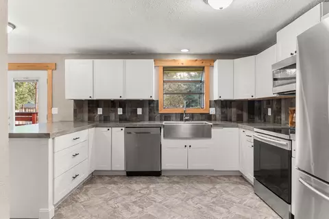 Kitchen - 17606 N Michael Rd, Colbert, WA 99005 photo 1 of 2